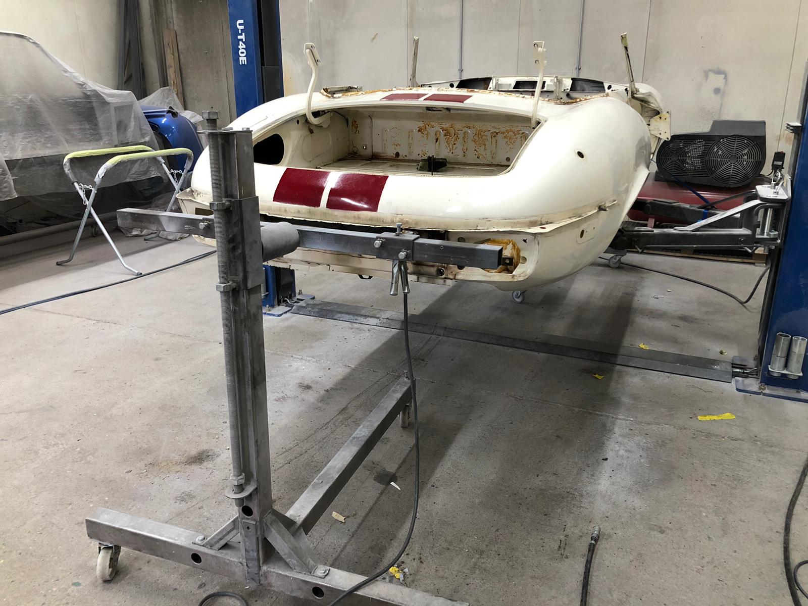 14042021 White Etype 1973 Scrape body shellremove under sealer and sound deadening for media blasting 2 1