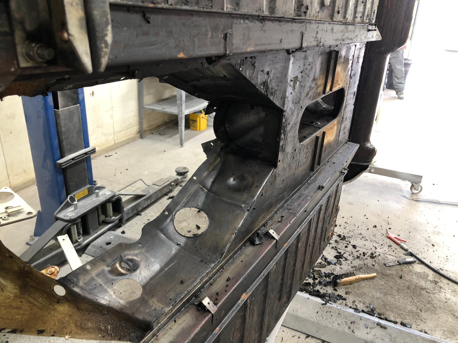 14042021 White Etype 1973 Scrape body shellremove under sealer and sound deadening for media blasting 20 1