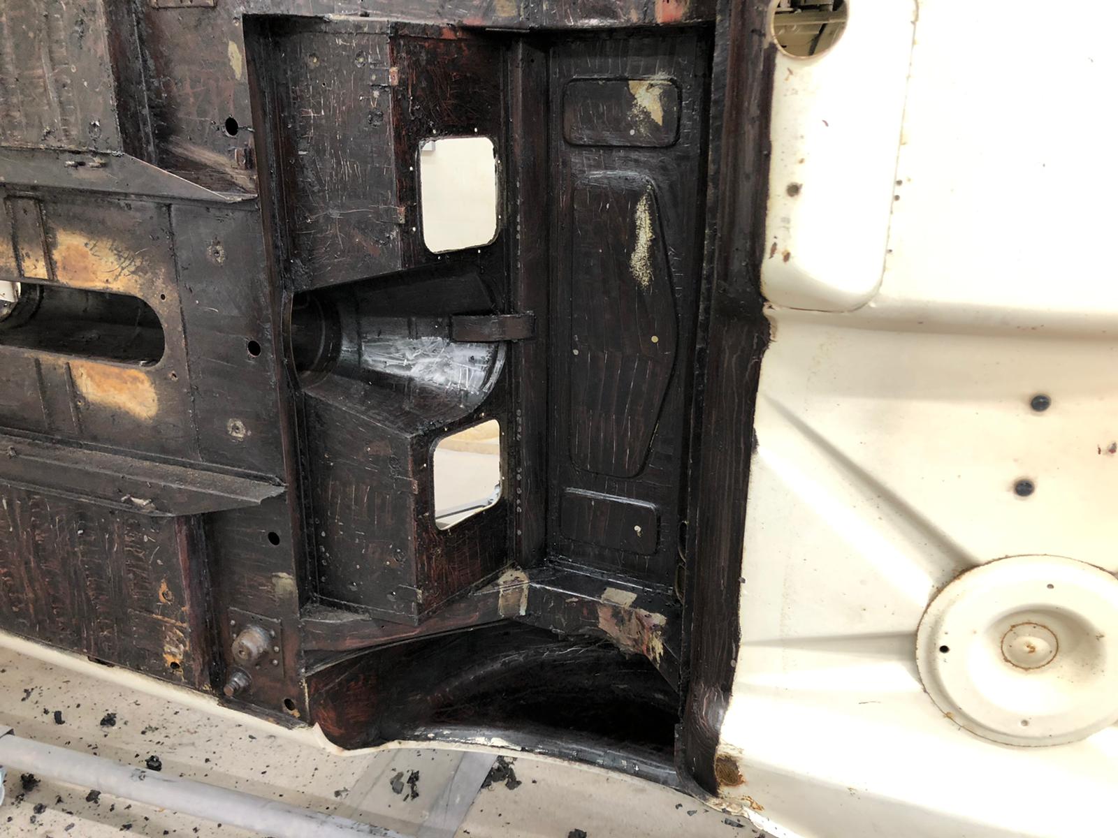 14042021 White Etype 1973 Scrape body shellremove under sealer and sound deadening for media blasting 21 1