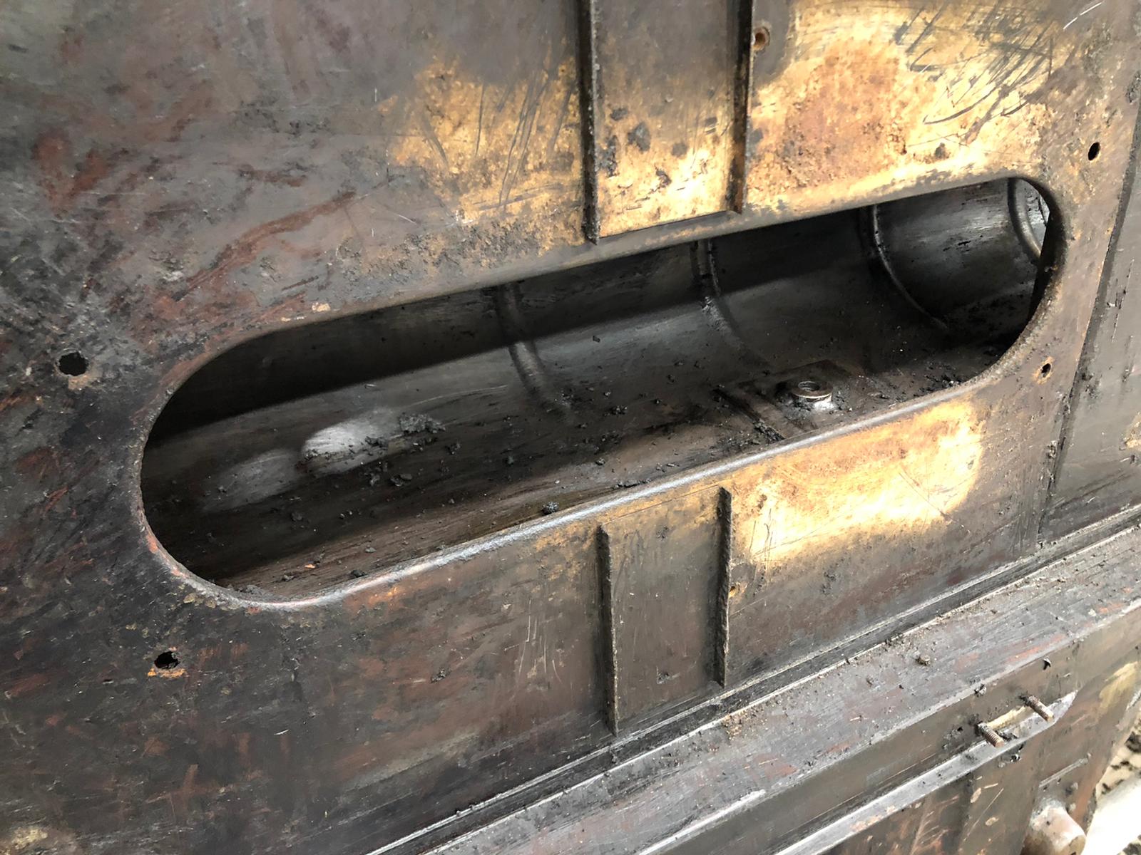 14042021 White Etype 1973 Scrape body shellremove under sealer and sound deadening for media blasting 23 1