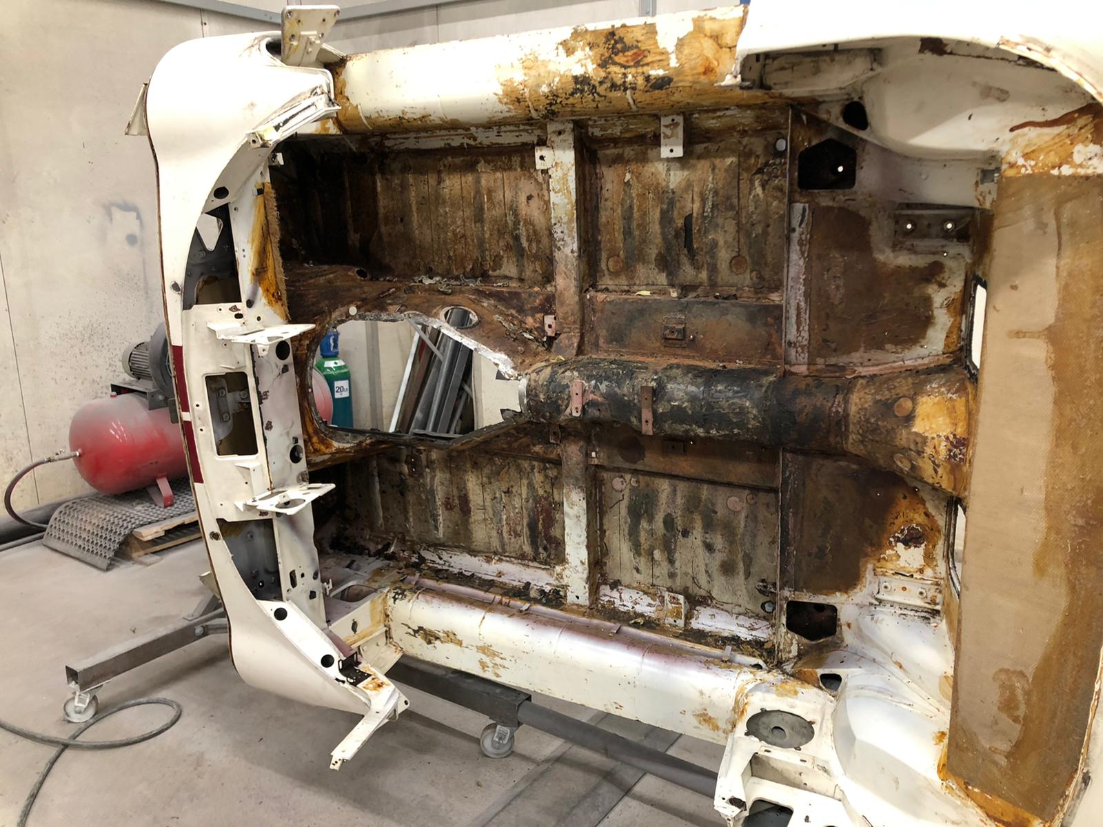 14042021 White Etype 1973 Scrape body shellremove under sealer and sound deadening for media blasting 5 1
