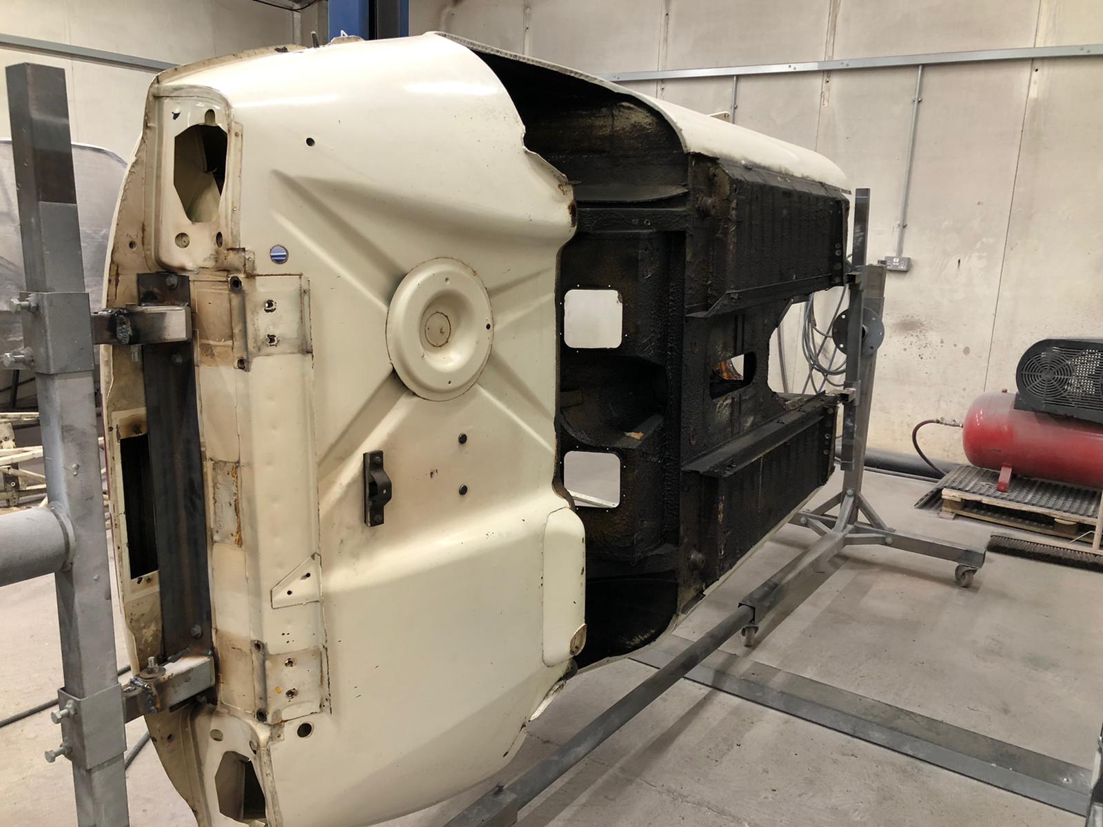 14042021 White Etype 1973 Scrape body shellremove under sealer and sound deadening for media blasting 6 1