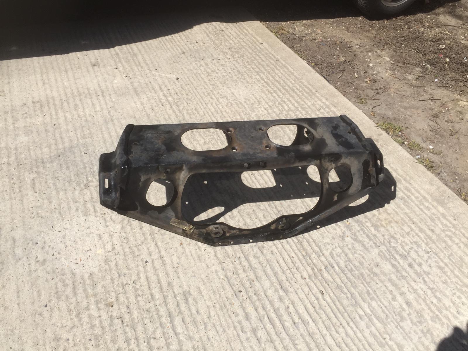 15042021 White Etype Jaguar parts for sandblasting 2