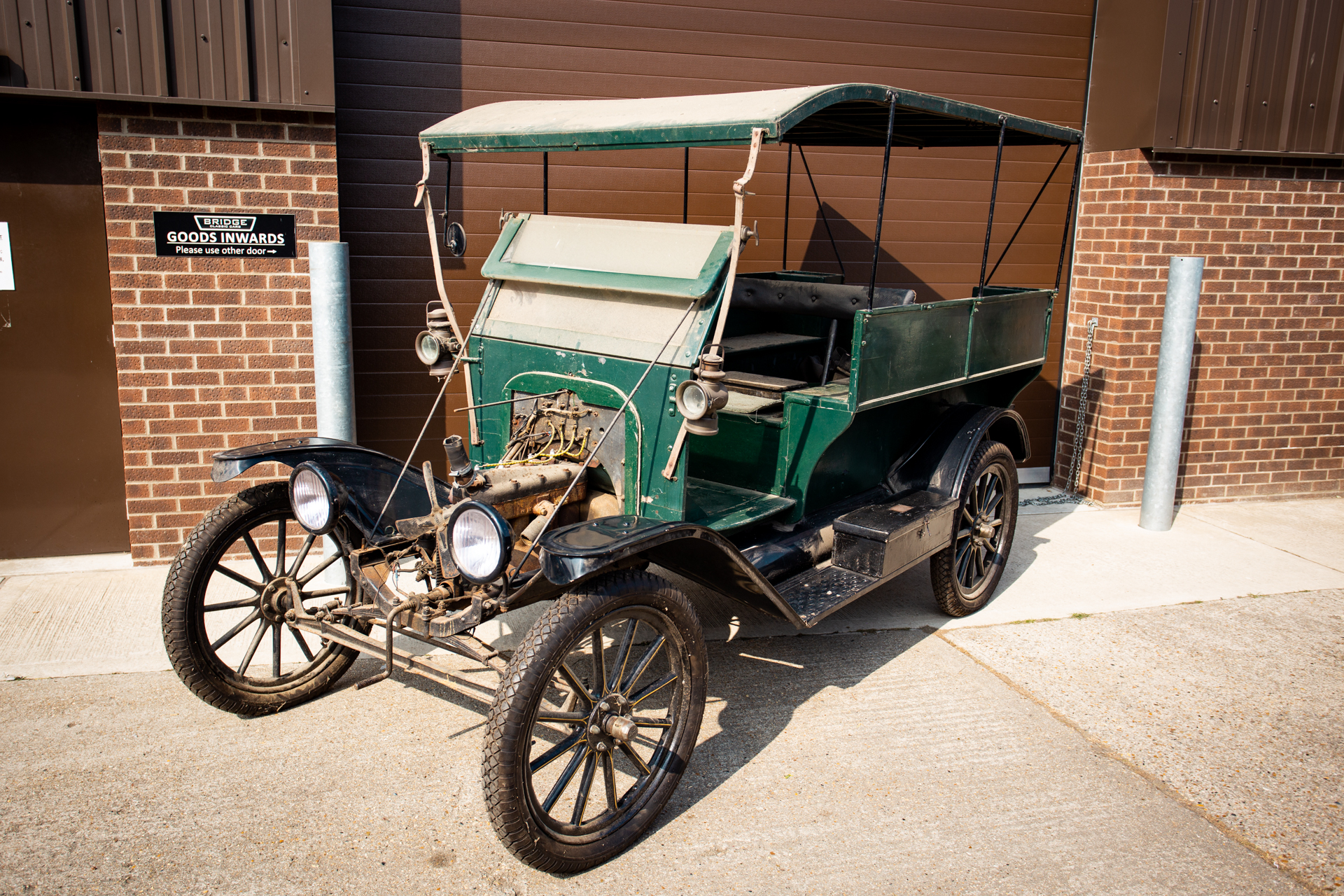 1915 Ford Model T Green Arriving at Bridge 4