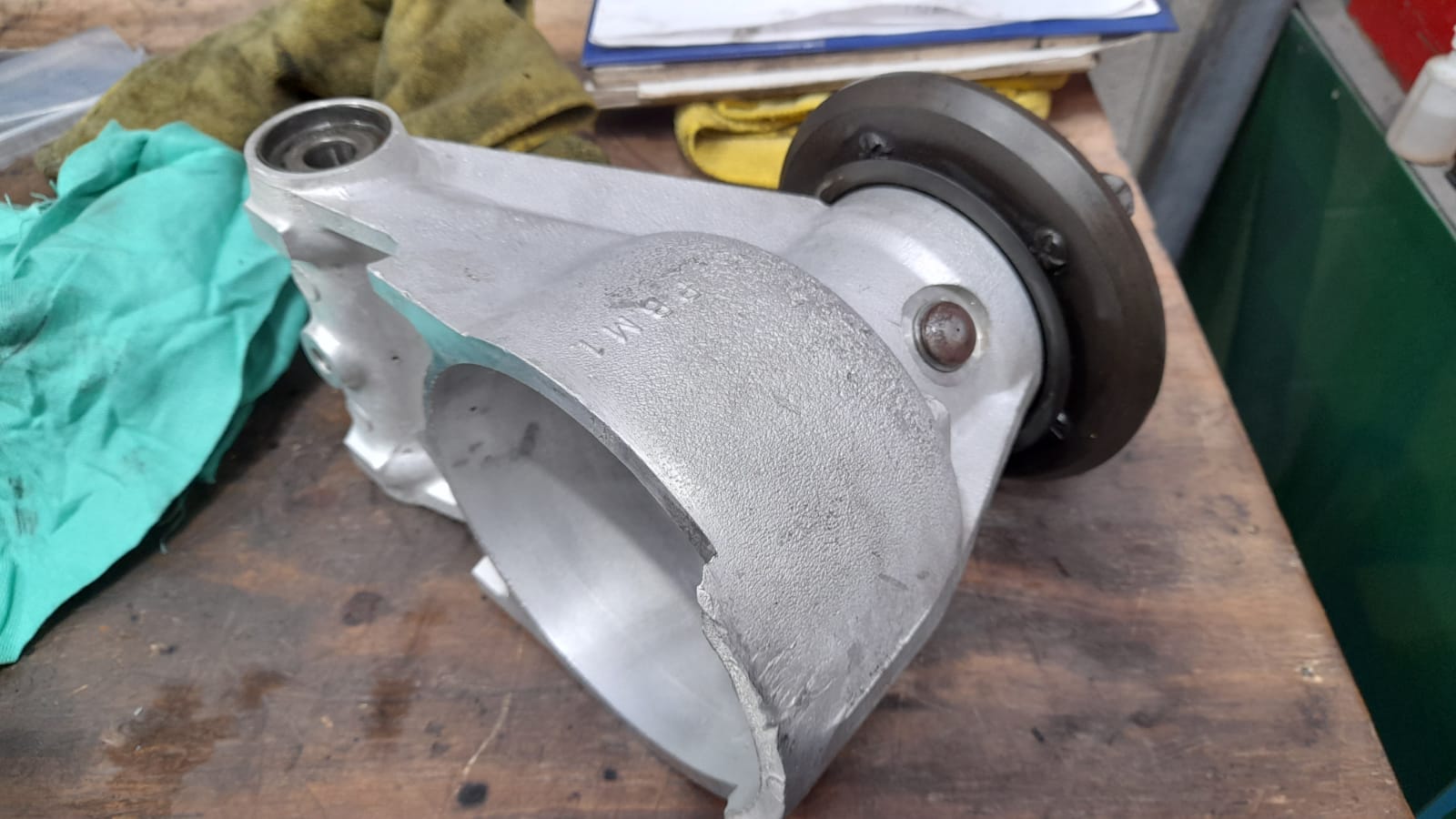 21042021 White Etype Jag dismantling of parts and started to clean up and organise parts ready for re fitment sort through chrome and find out what parts need repairing and rechroming 6 1