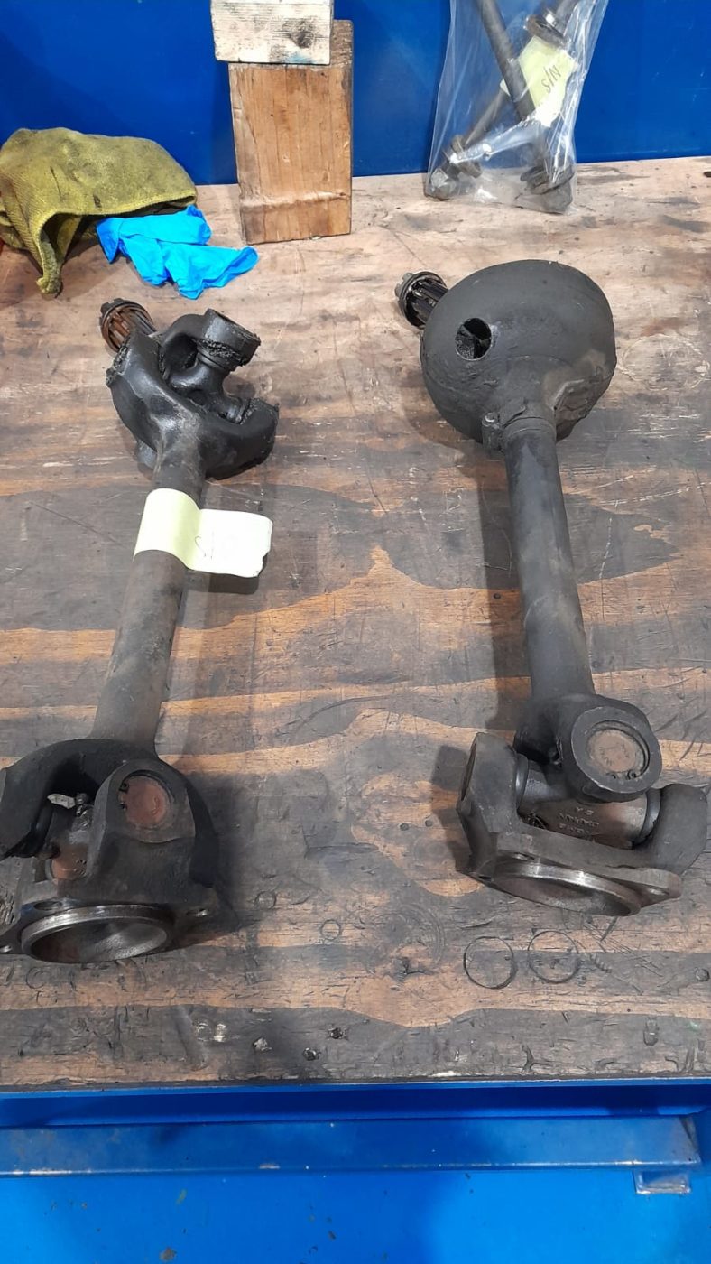 21042021 White Etype Jag dismantling of parts and started to clean up and organise parts ready for re fitment sort through chrome and find out what parts need repairing and rechroming 8 1