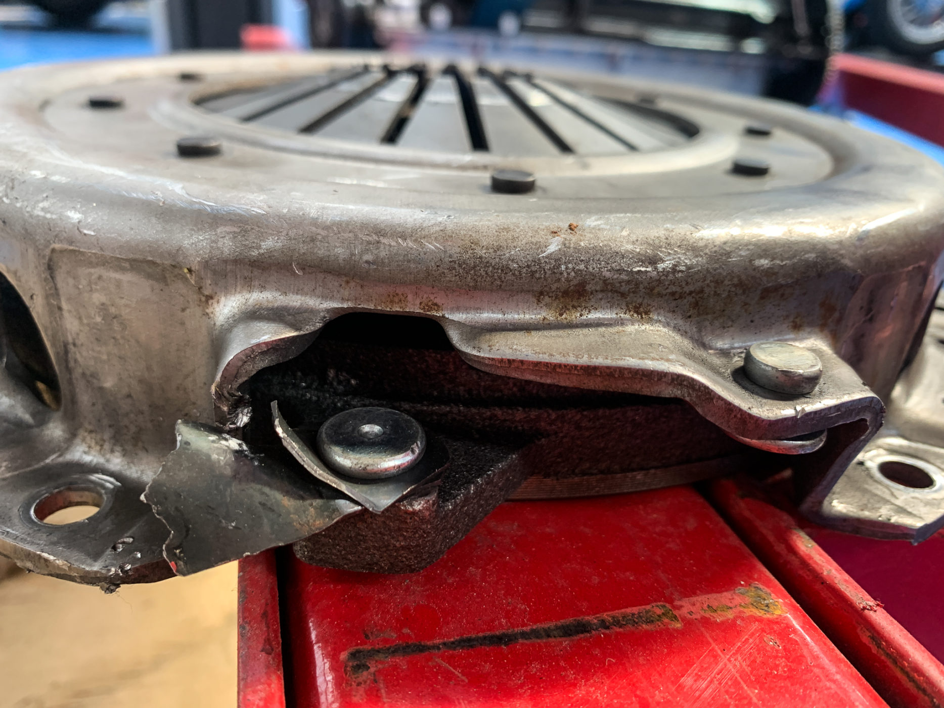 22042021 Jag race car fractured pressure plate linkage 1 1 1