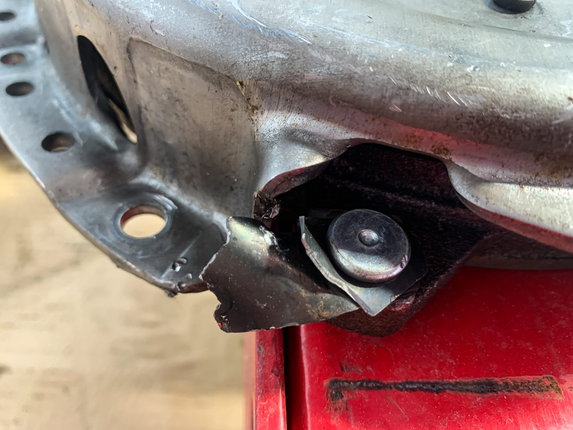 22042021 Jag race car fractured pressure plate linkage 2 1