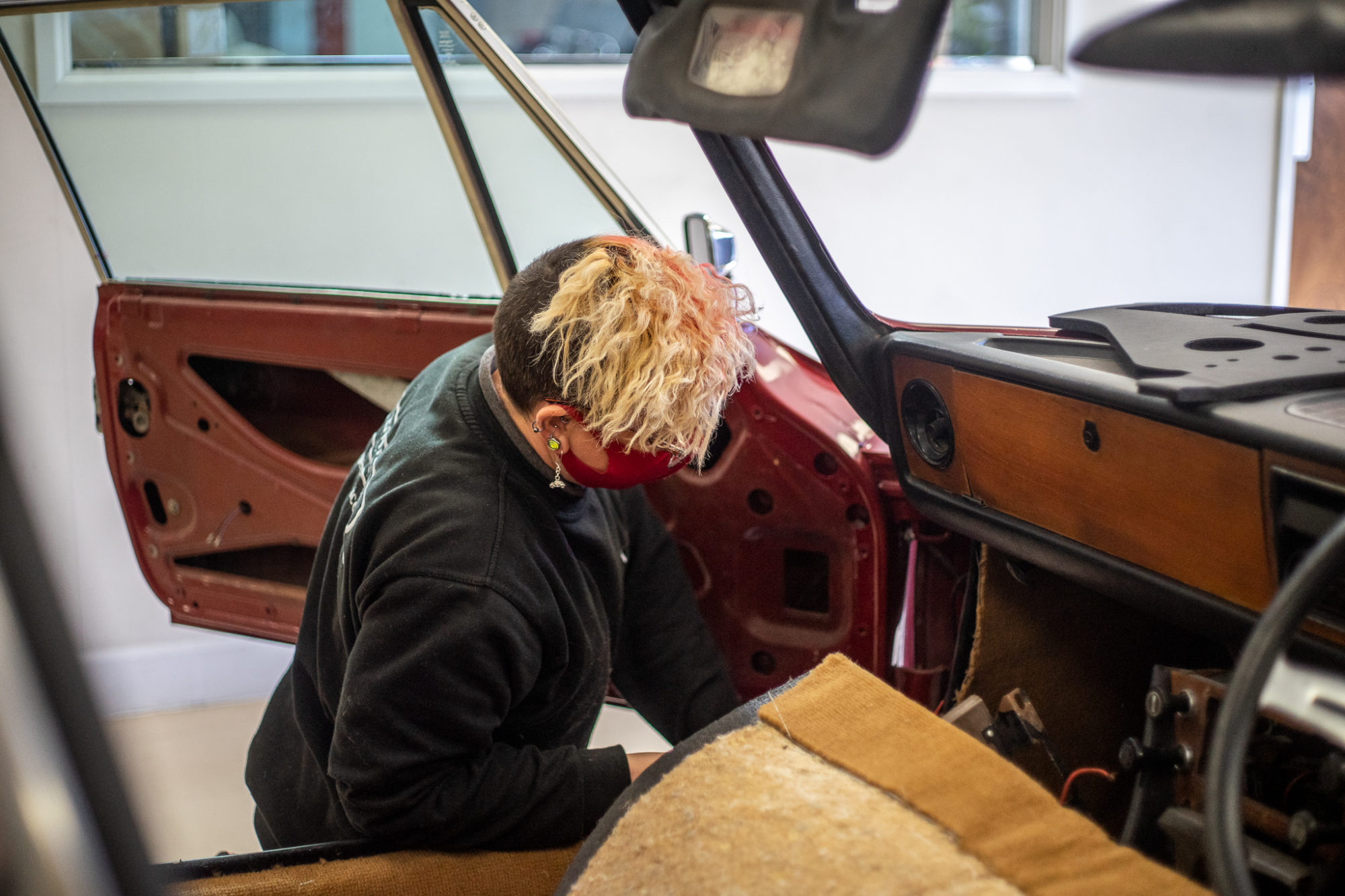 22042021 Maroon stag seat assembly and carpeting 5 2