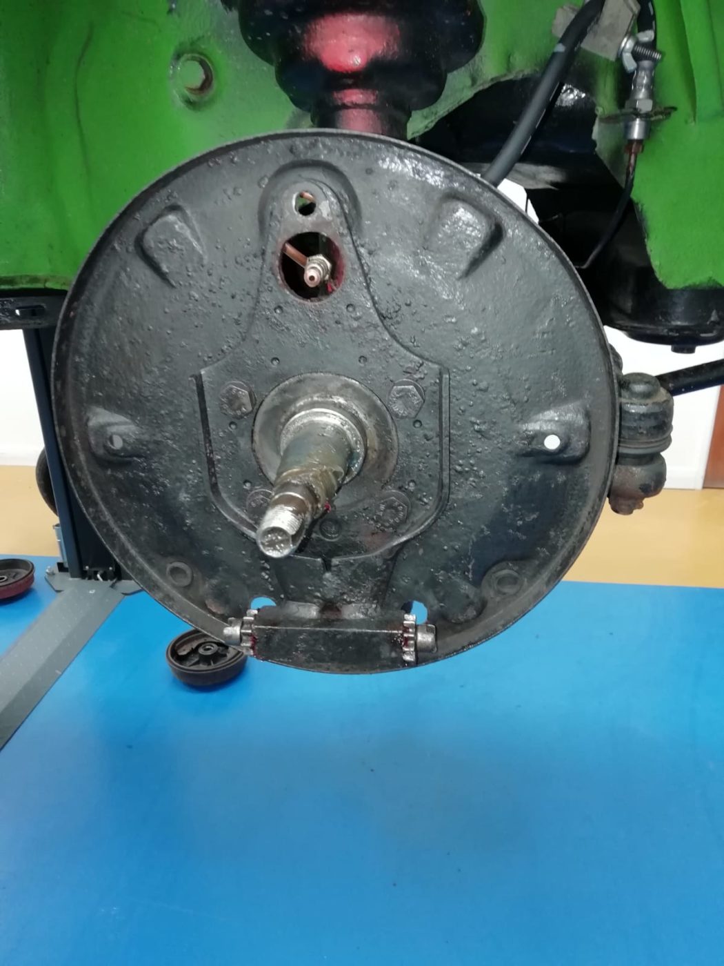 24032021 VW Green Beetle Brakes tripped ready for new parts 2 1