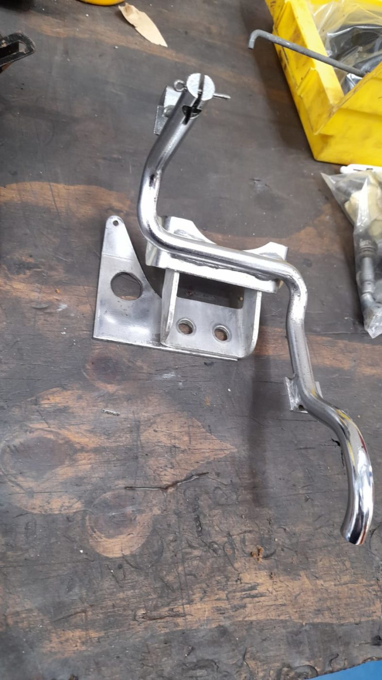 27042021 More cleaning up and restoring of parts on the white e type 23 1