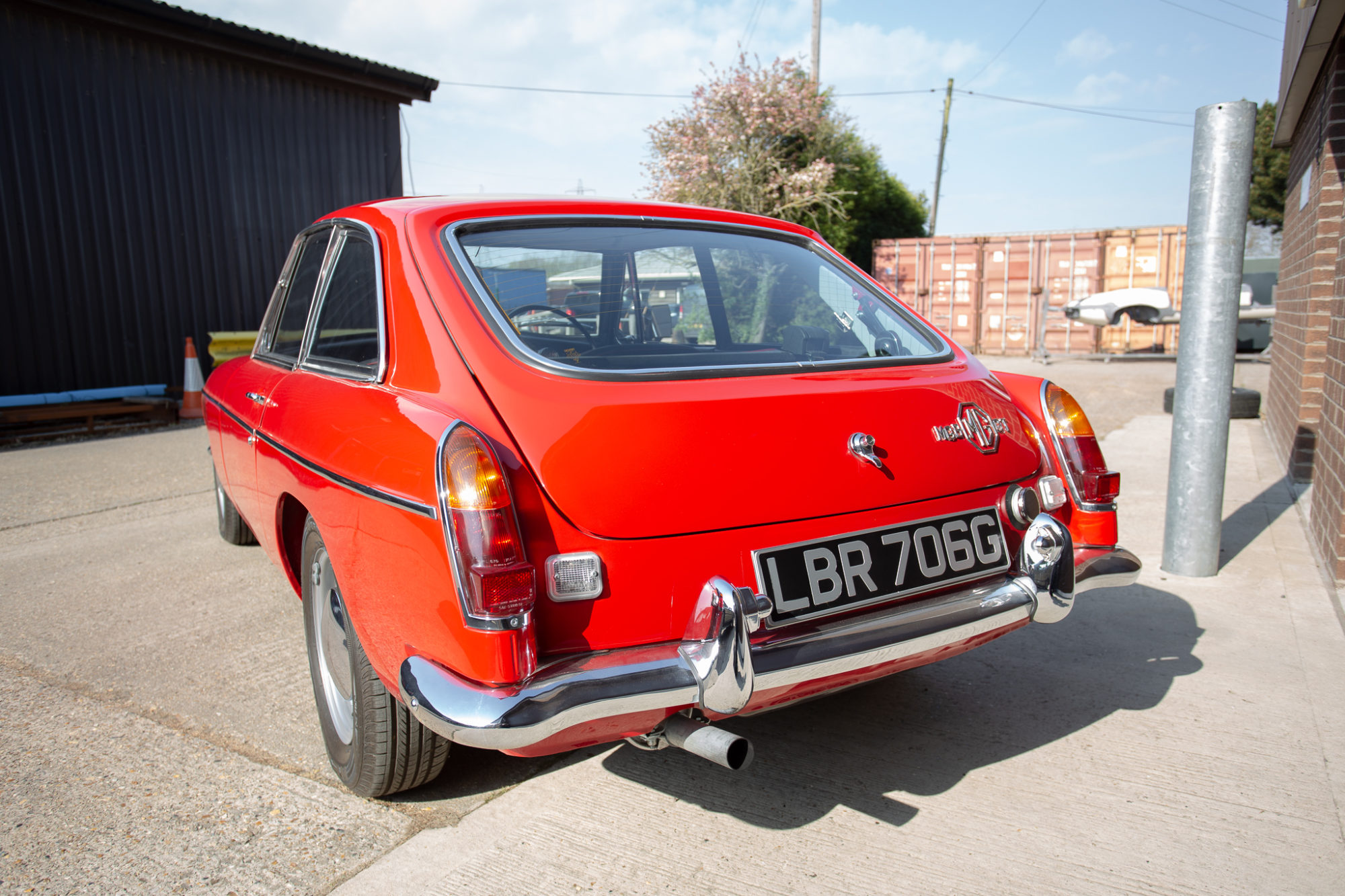 28042021 MGB GT Red arrival 02 1 1