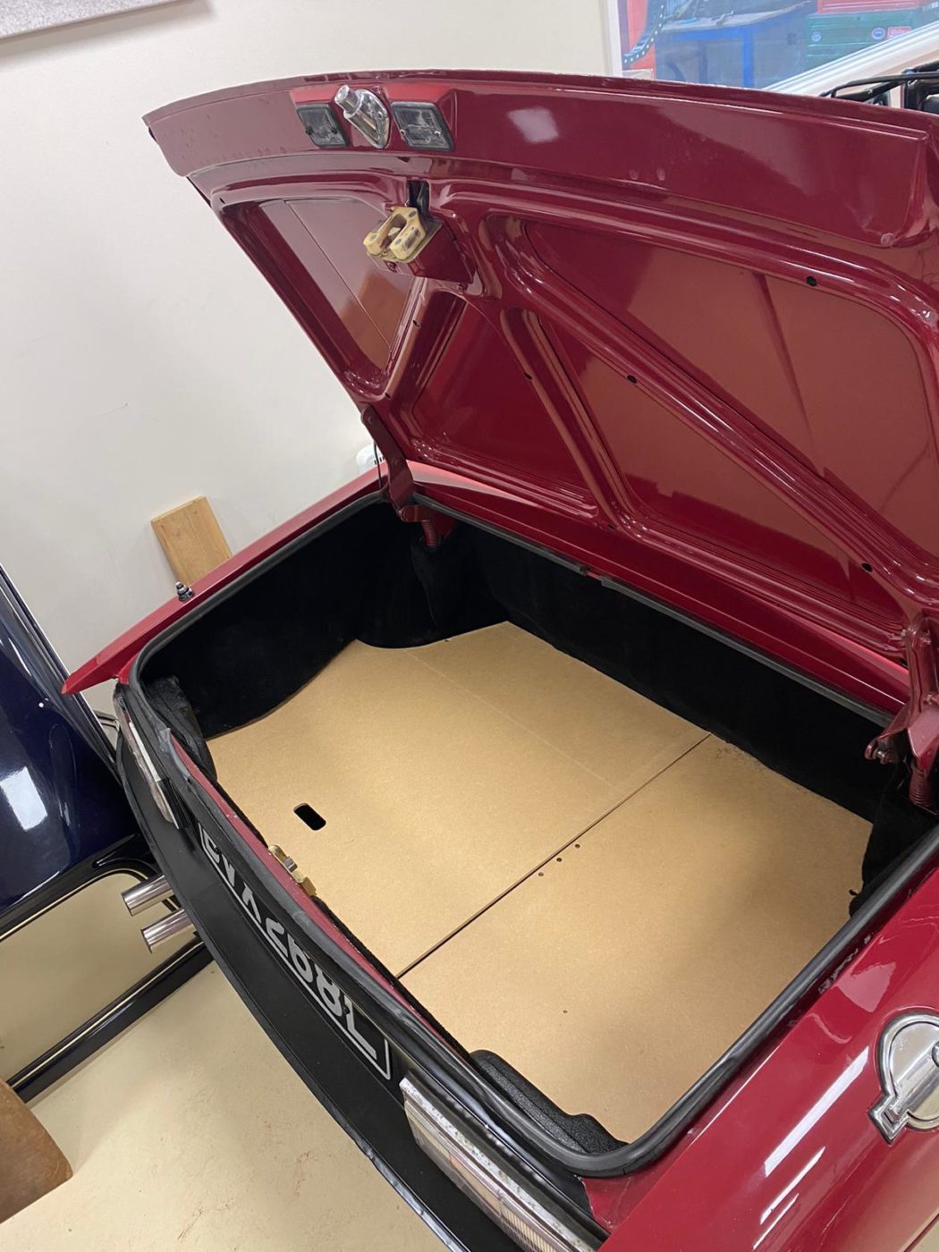 04052021 Triumph Stag Hood and boot 5 1