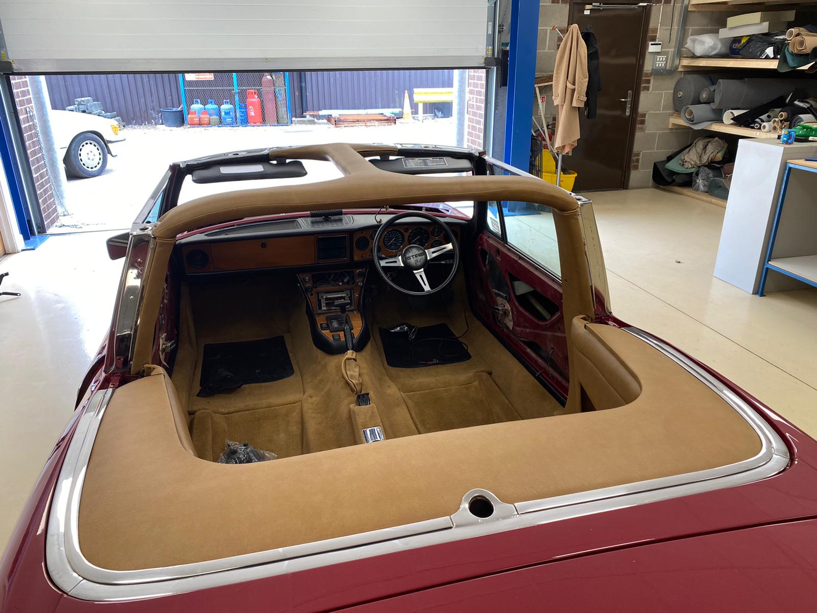 04052021 Triumph Stag hood mechanism 1 1