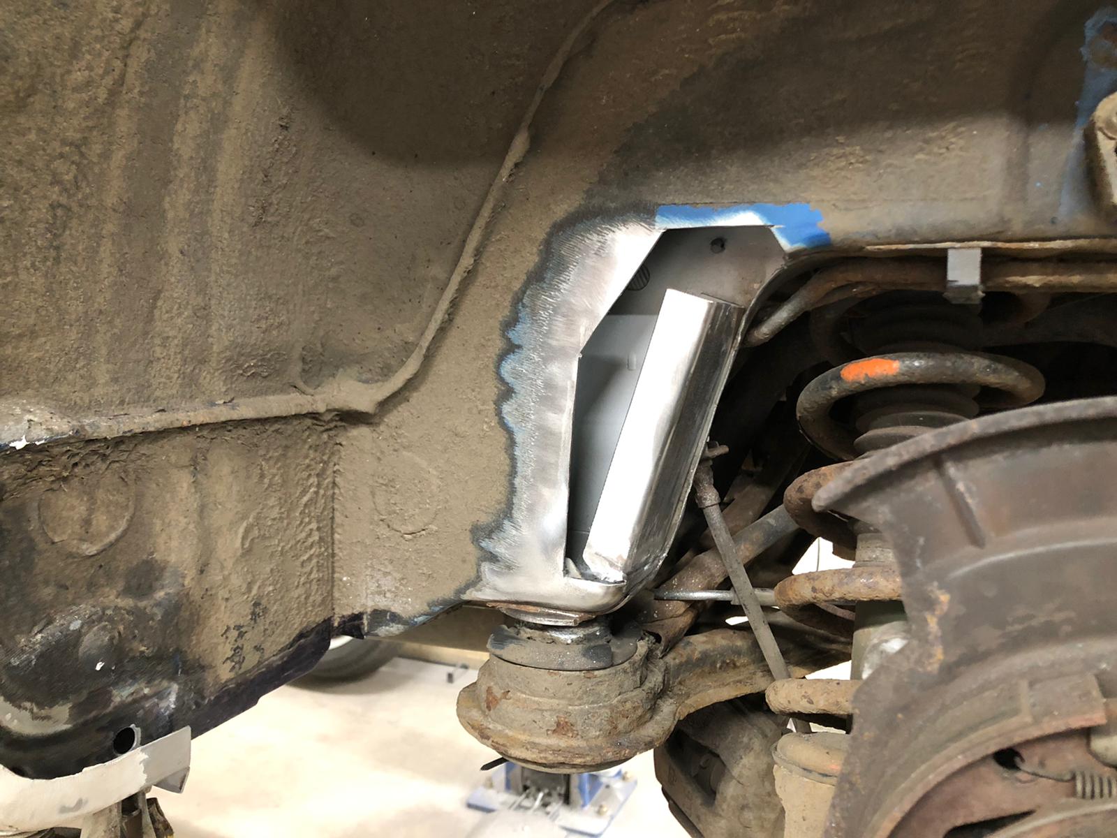 07052021 Jaguar XK8 Rotten left hand subframe mounting pointchassis leg 15
