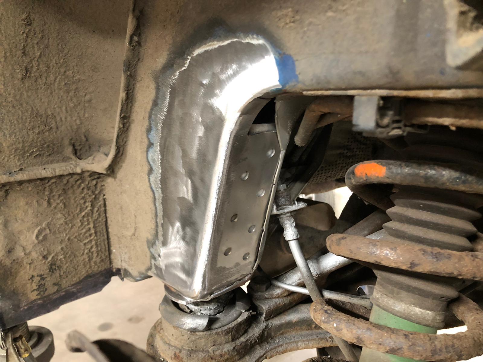 07052021 Jaguar XK8 Rotten left hand subframe mounting pointchassis leg 19