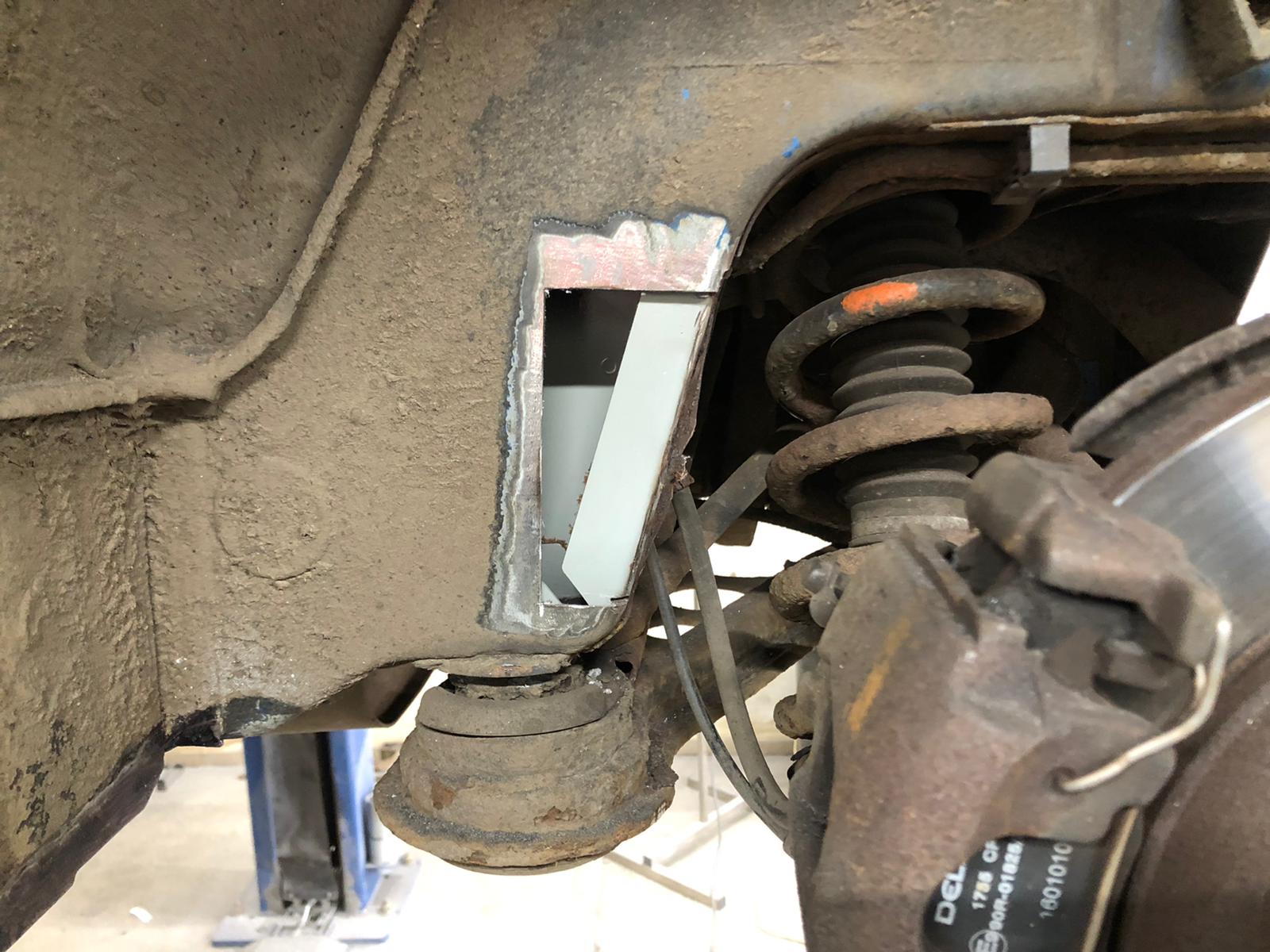 07052021 Jaguar XK8 Rotten left hand subframe mounting pointchassis leg 5