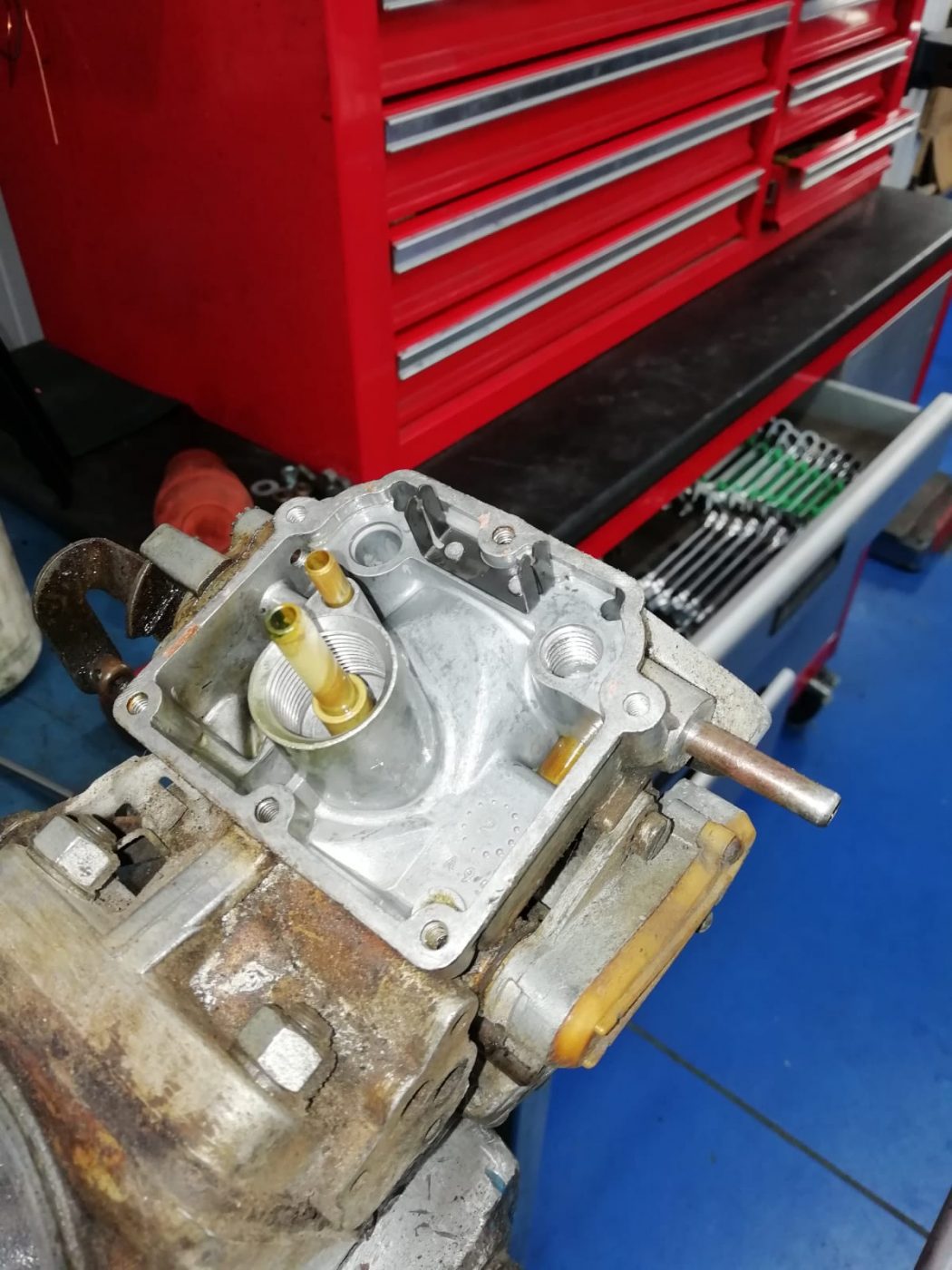 18052021 Maroon stag carb stripped and cleaned 3 1