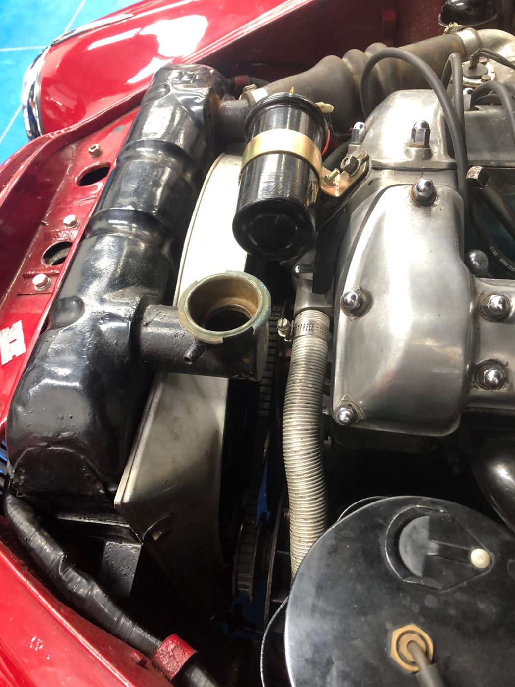 19052021 Jaguar MK1 Fitting new water pump 1 1