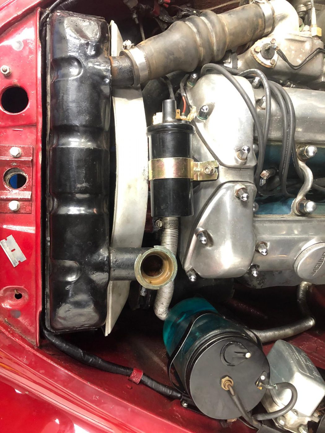 19052021 Jaguar MK1 Fitting new water pump 2 1
