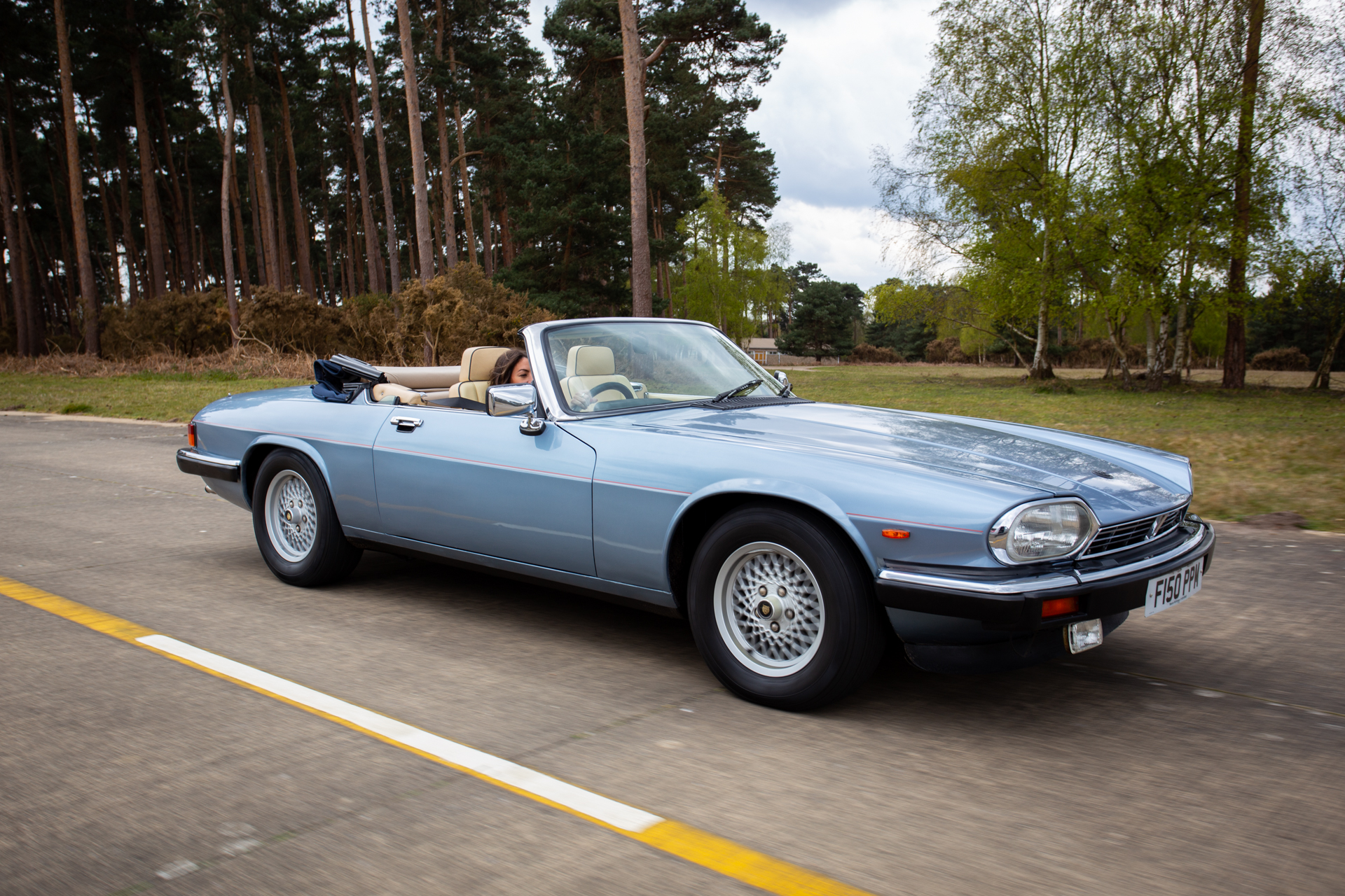 1989 Jaguar XJS V12 in motion 4 1
