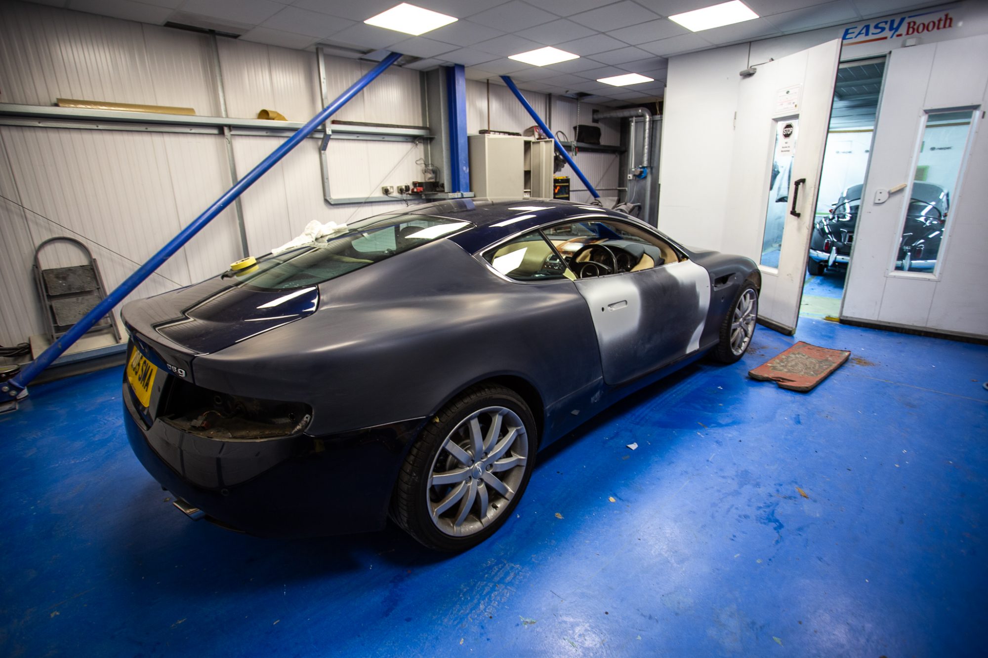 25052021 Aston Martin DB9 paint 1 1