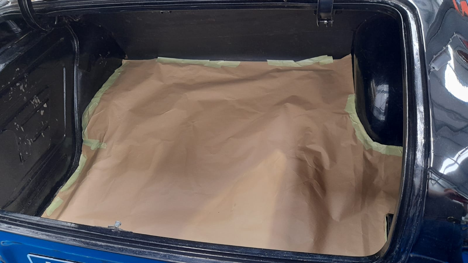 26052021 Ford Anglia Making a paper pattern for the boot to make a carpet 1 1