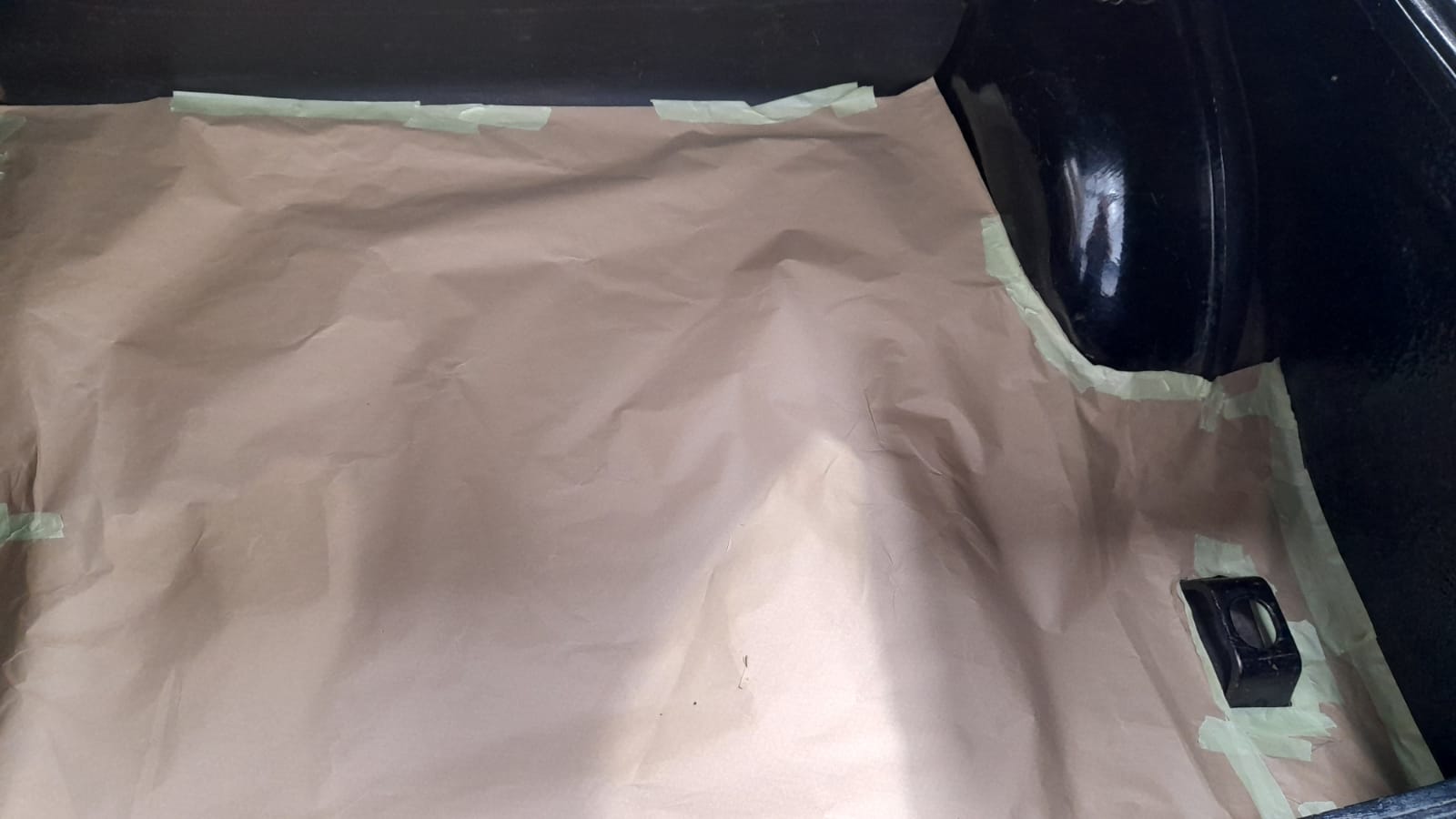 26052021 Ford Anglia Making a paper pattern for the boot to make a carpet 4 1