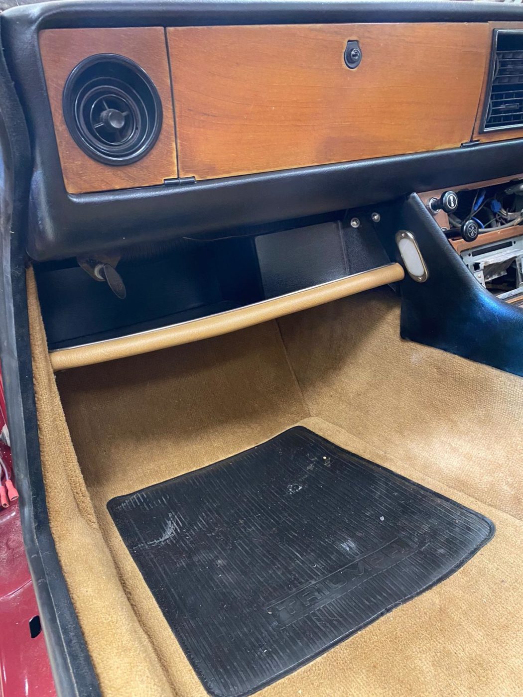 29042021 Maroon Stag dashboard fitted Brian 1 1