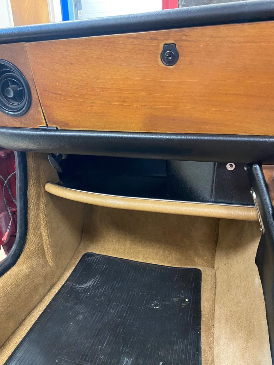 29042021 Maroon Stag dashboard fitted Brian 2 1