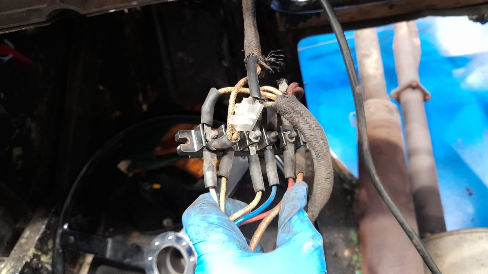 02062021 DB24 scott removing the wiring loom petrol tank spare wheel carrier and various other parts 1 1