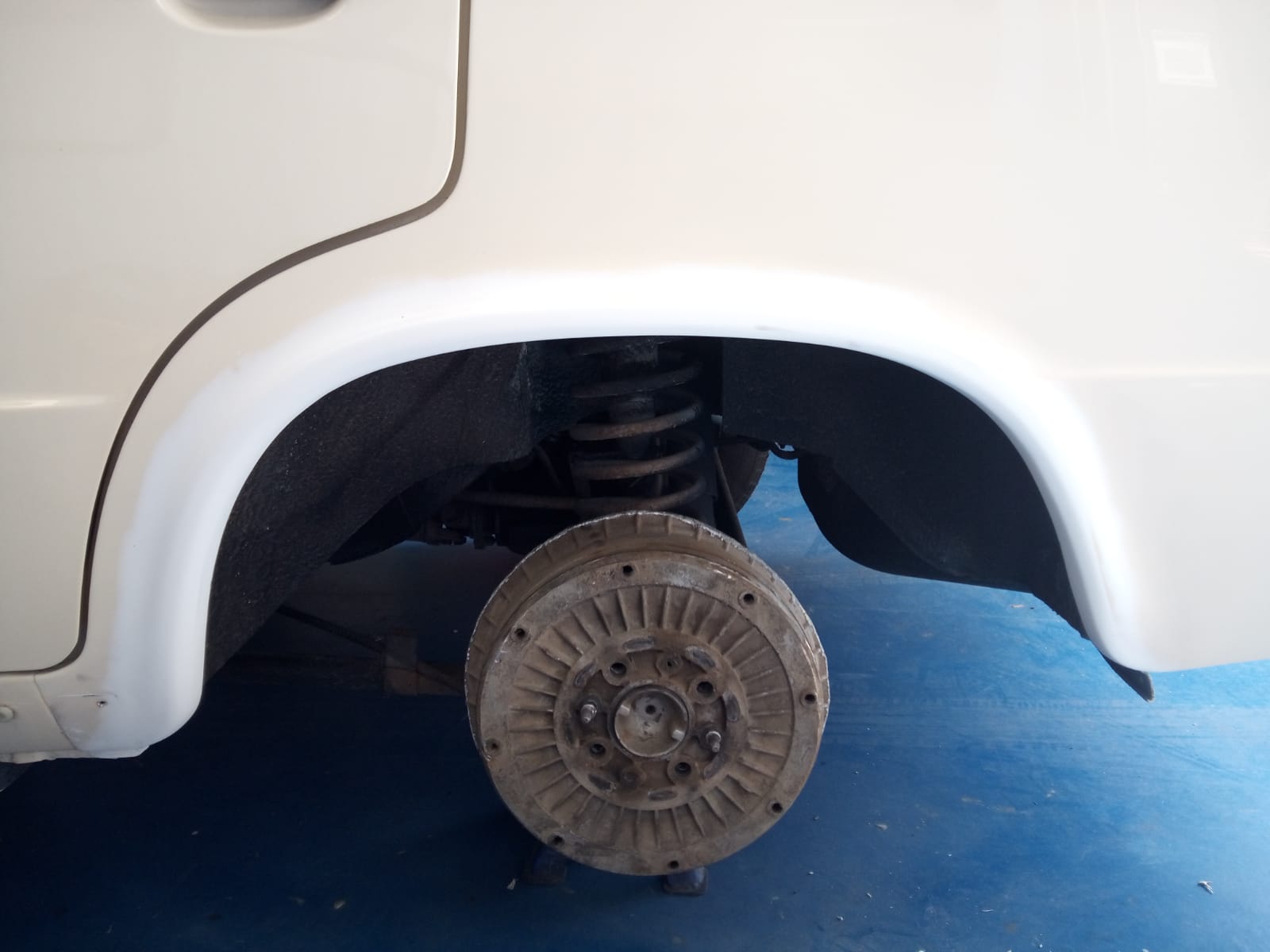 03062021 Lada rear wheel arch damaged from loosing rear wheel whilst driving repaired primed and painted 12 1