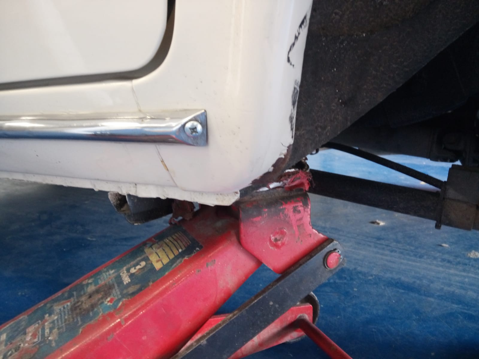 03062021 Lada rear wheel arch damaged from loosing rear wheel whilst driving repaired primed and painted 3 1
