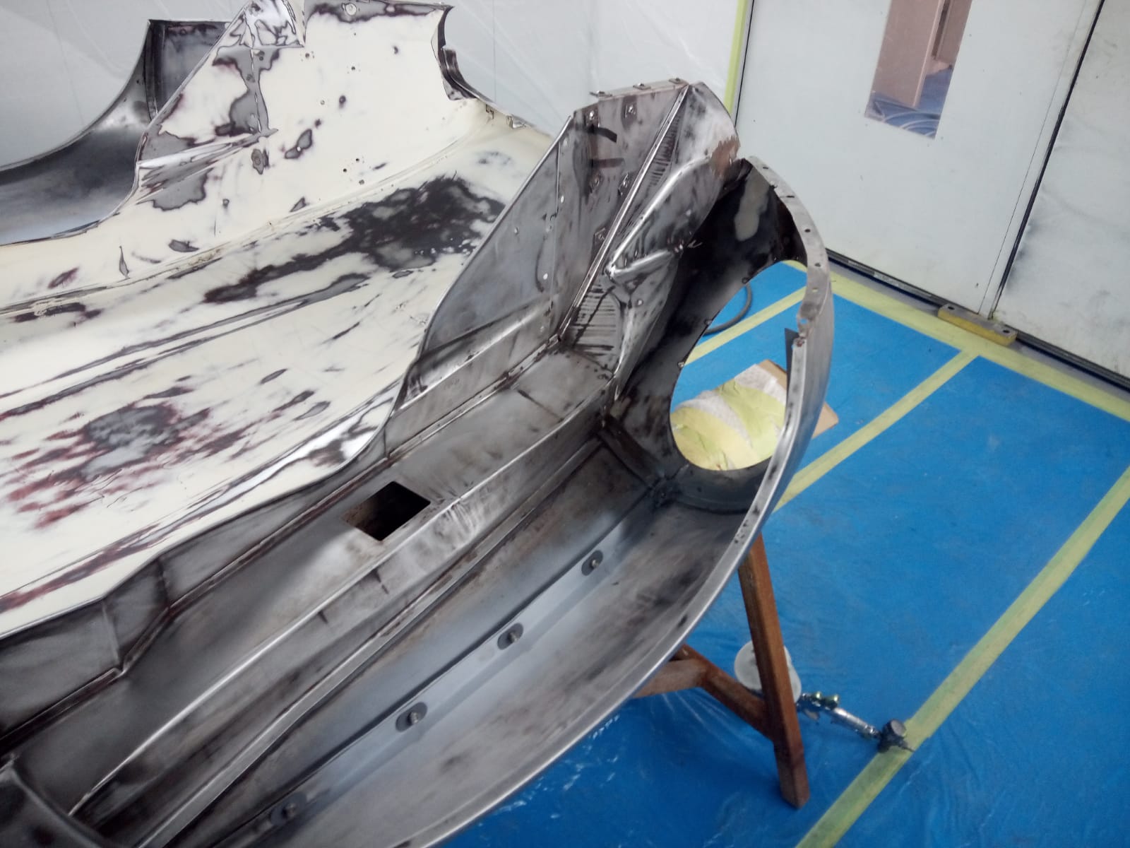 14062021 White Jag e type bonnet stripped down and in epoxy primer 21