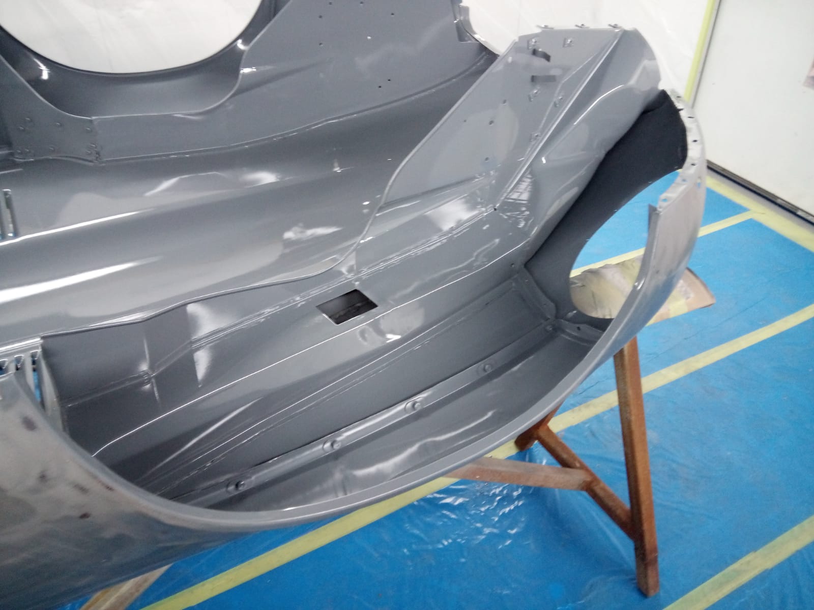 14062021 White Jag e type bonnet stripped down and in epoxy primer 22