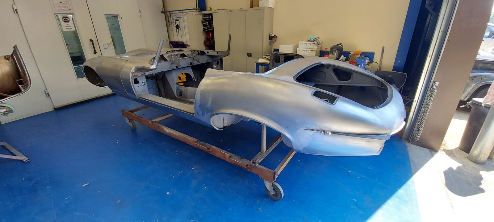17062021 Jaguar E Type white in painshop epoxy 20 1