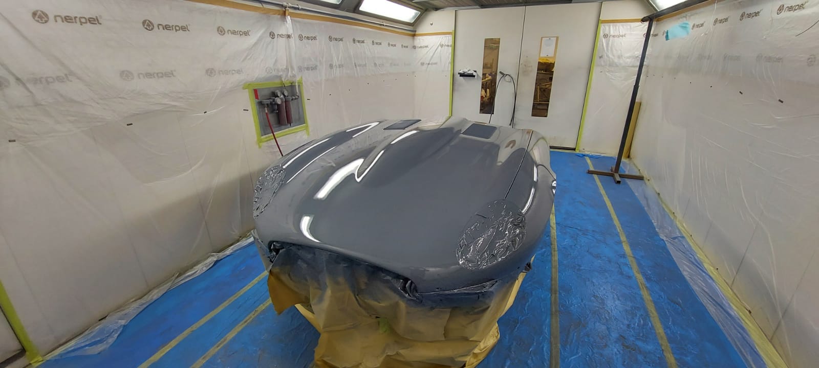17062021 Jaguar E Type white in painshop epoxy 36 1