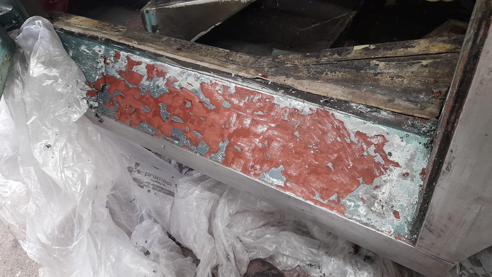18062021 DB24 paint stripping inside of door 3 1