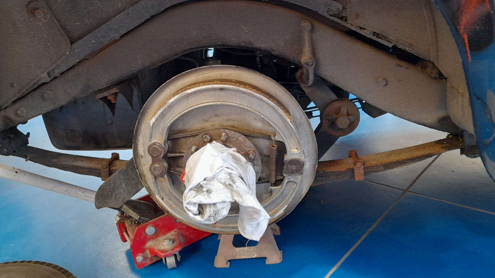 25062021 Riley Monaco Removing brake shoes to be sent off 4 1