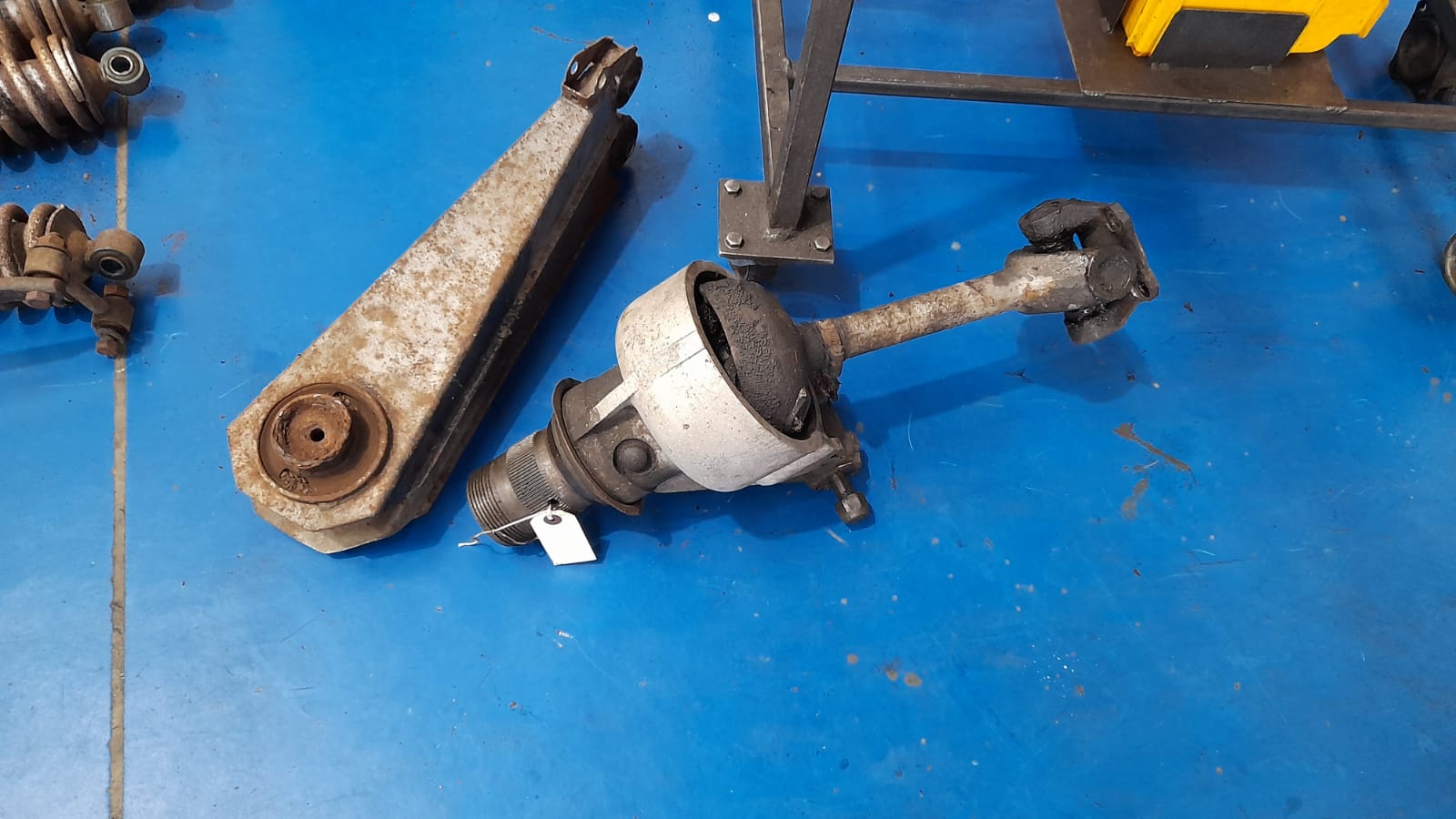 30062021 Green E Type stripping rear axel and welding 13 1
