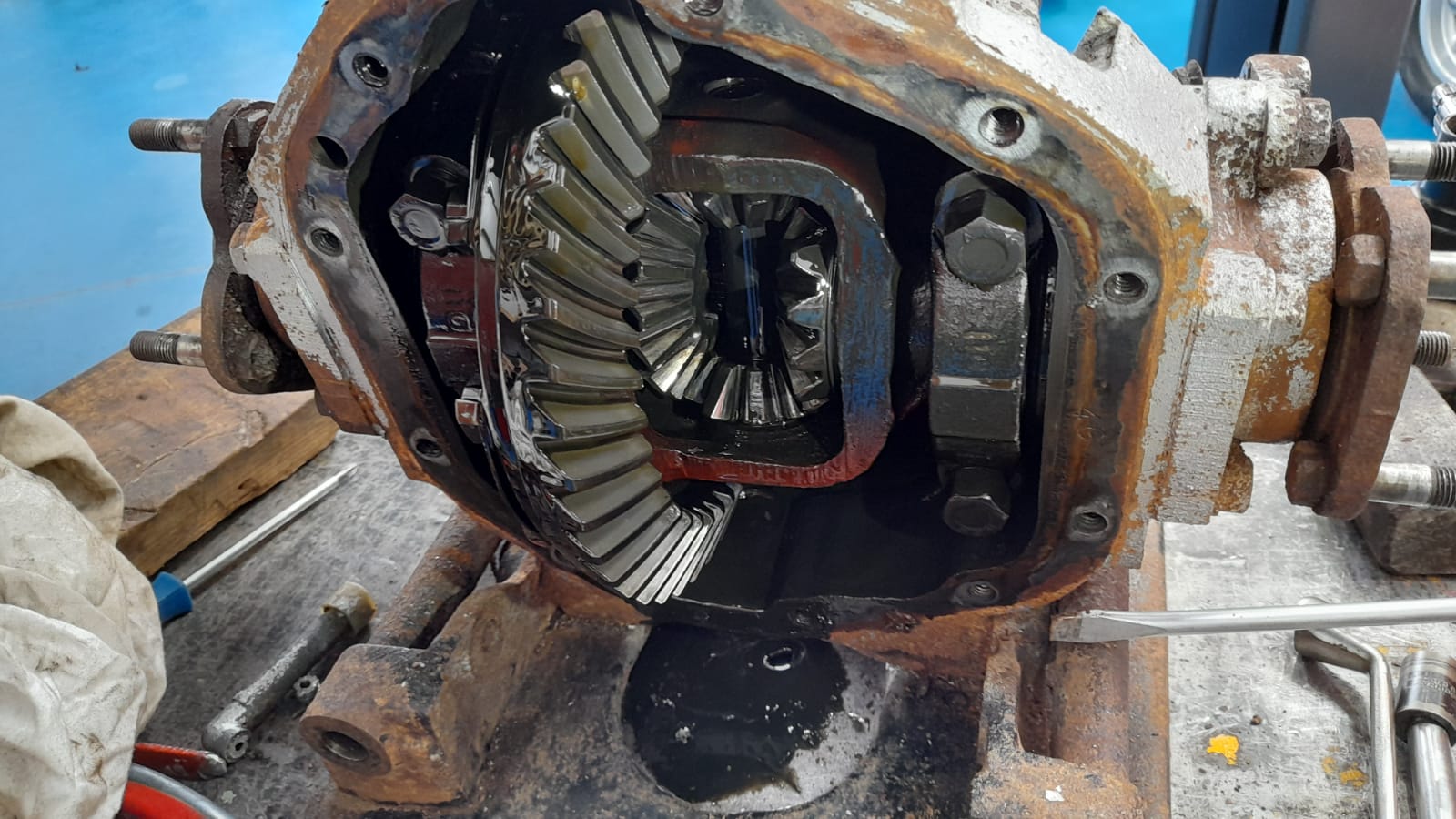 30062021 Green E Type stripping rear axel and welding 21 1