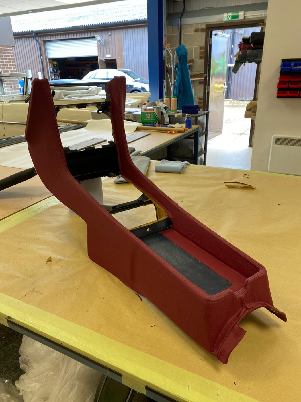 30062021 Mercedes 500SL centre console 11 1