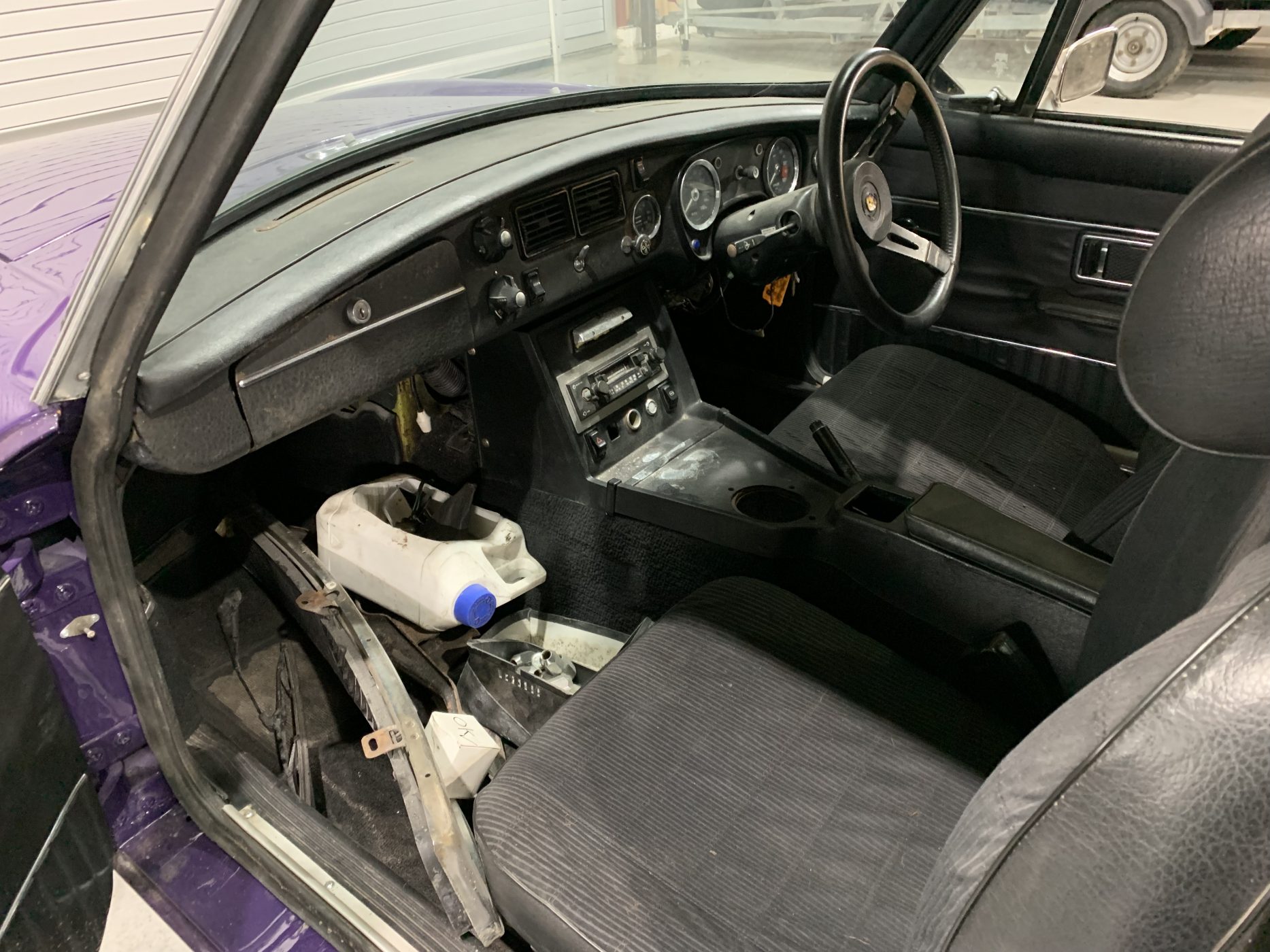 MGB GT V8 arrival 12