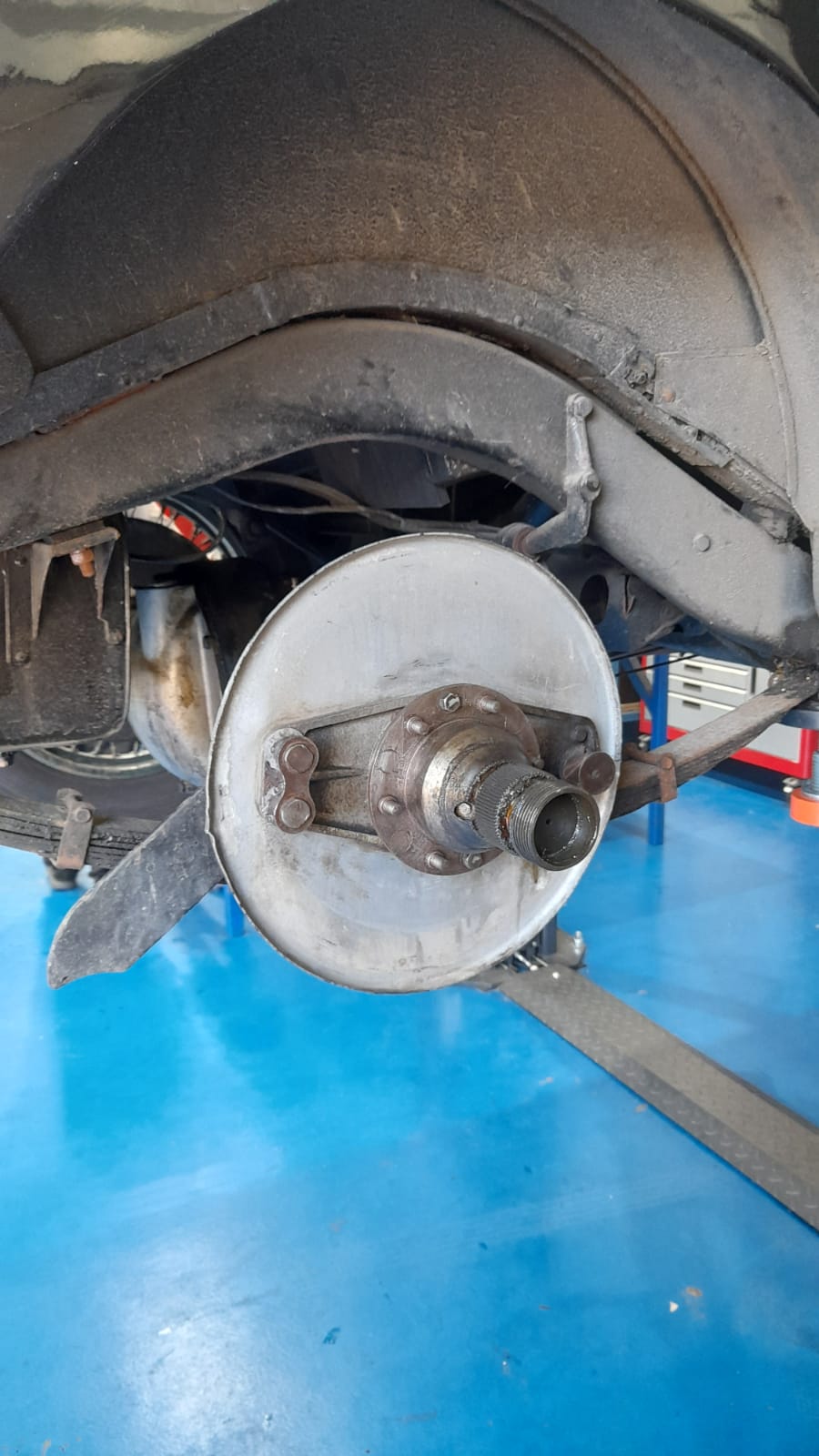 02072021 Riley Monaco fitting the newly relined brake shoes 3 1