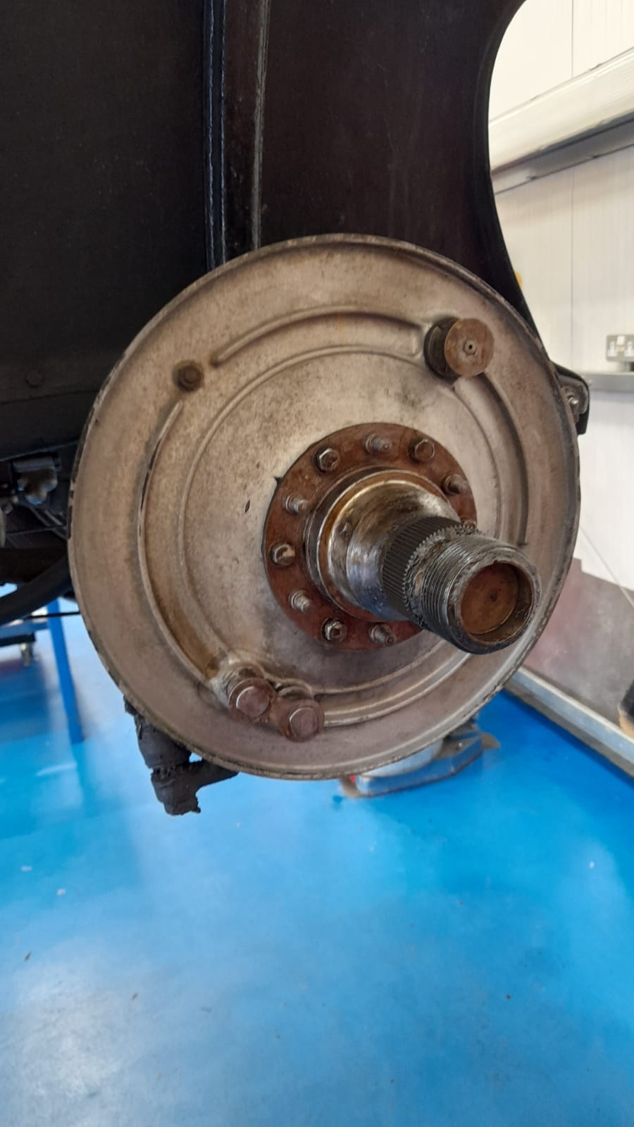 02072021 Riley Monaco fitting the newly relined brake shoes 6 1