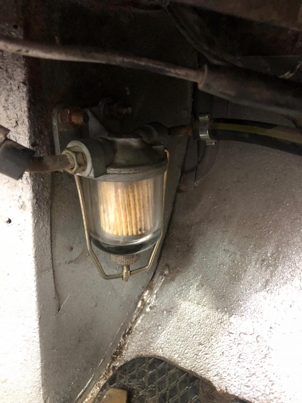 070721 Jaguar E Type changing the fuel filter 2 1