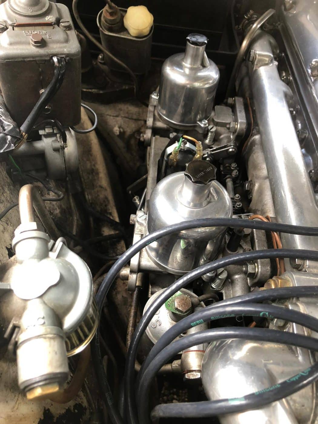 080721 Jaguar Mk2 balancing carbs 1