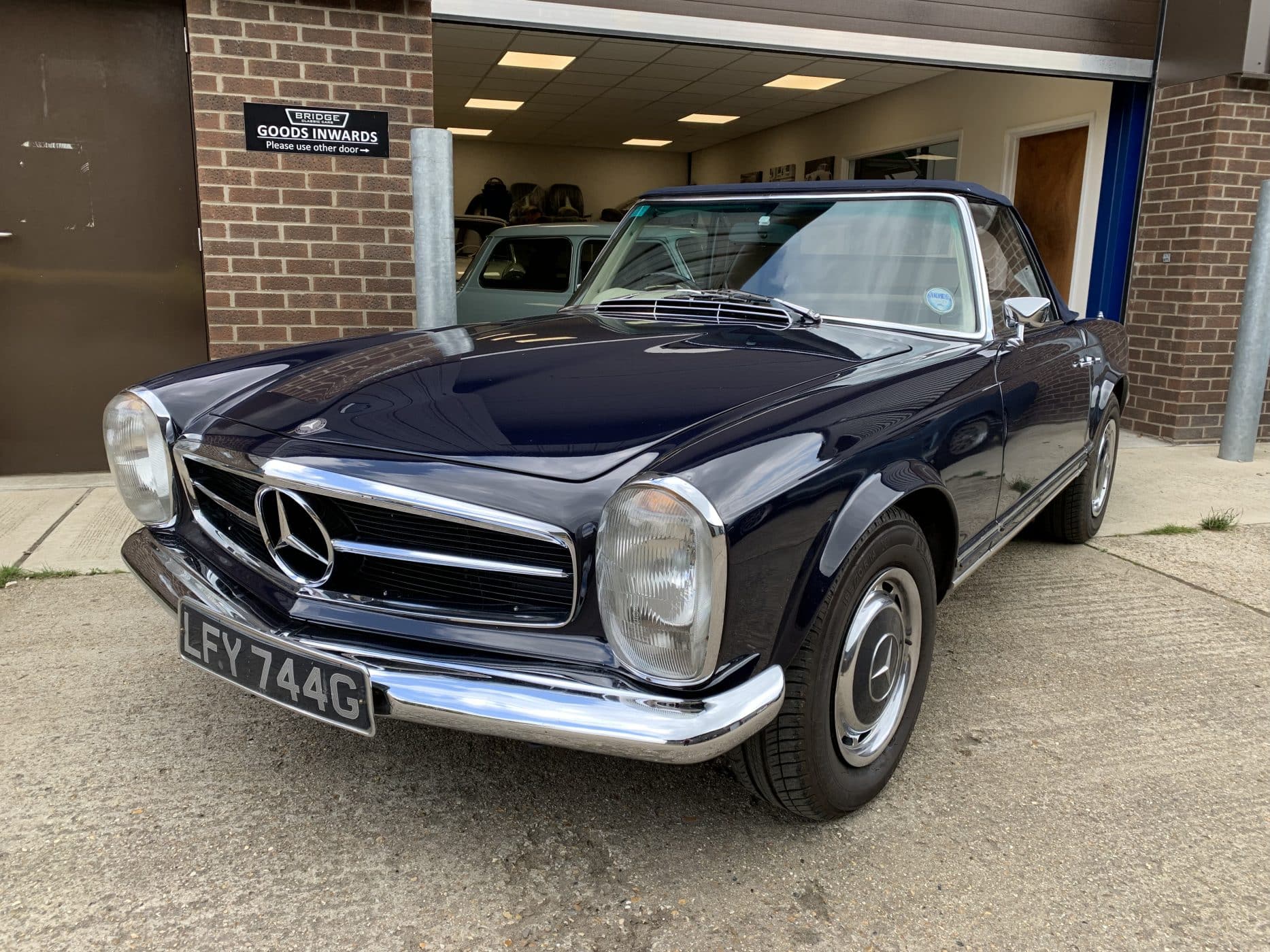 130721 1969 Mercedes 280SL 3 1