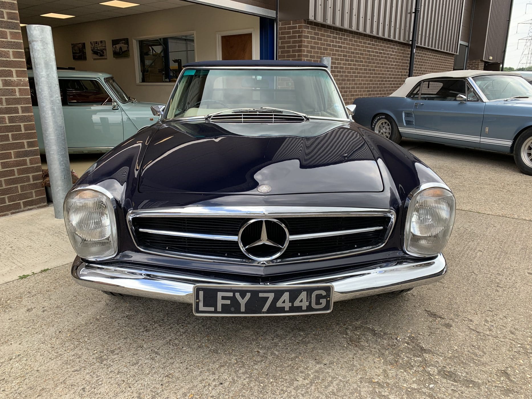 130721 1969 Mercedes 280SL 4 1