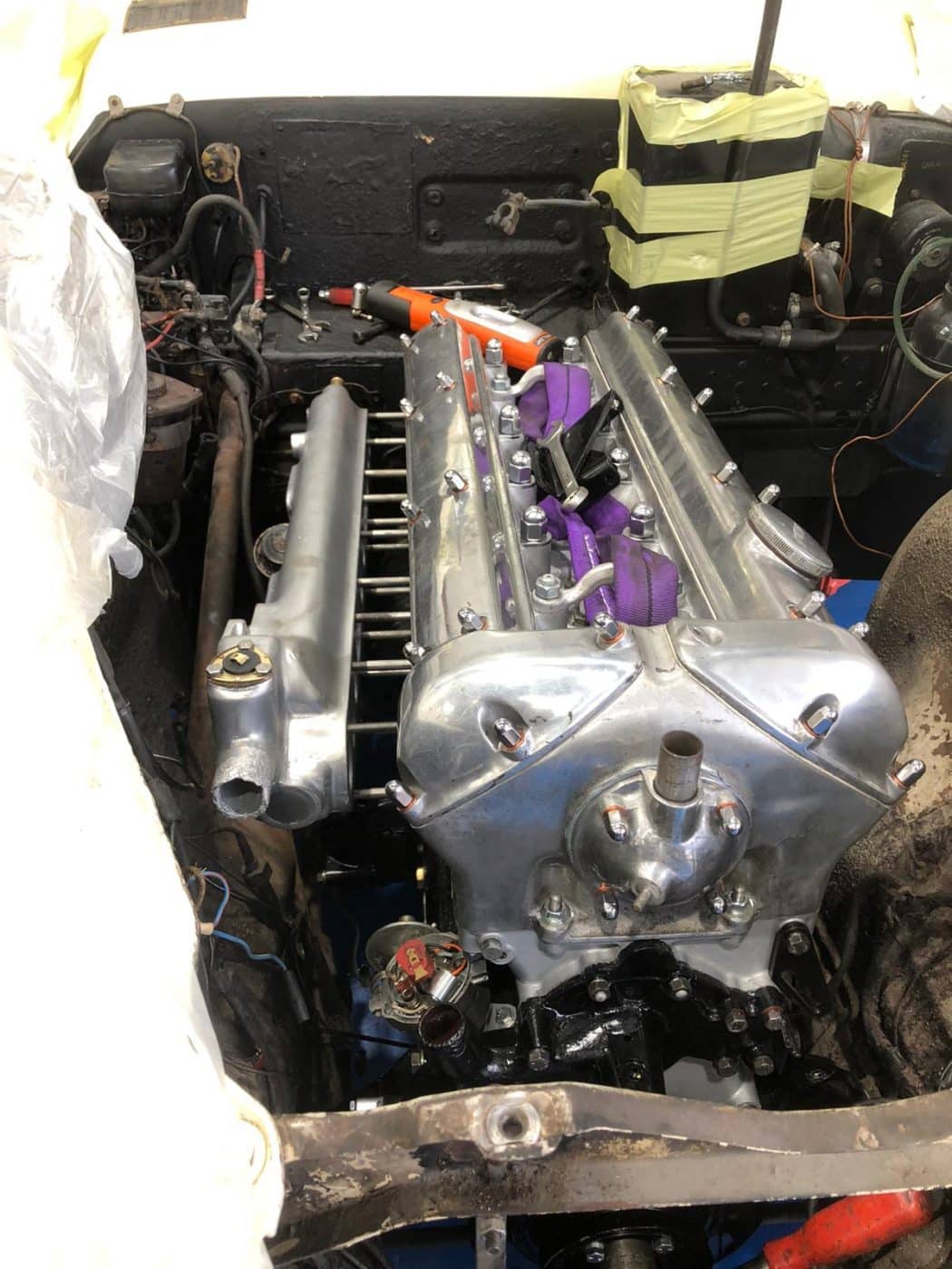 150721 Ady refitting the engine to our Jaguar Mk VII 3
